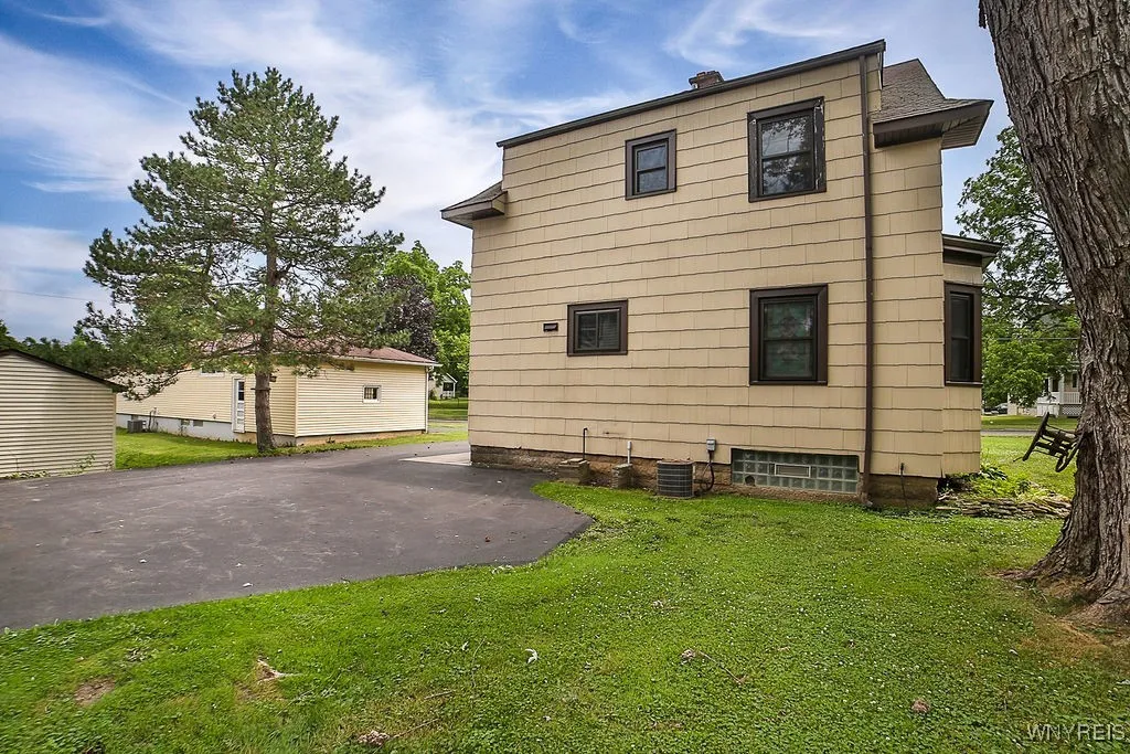 60 Court Street, Lancaster, New York 14086, Lancaster, New York 14086, 4 Bedrooms Bedrooms, 9 Rooms Rooms,2 BathroomsBathrooms,Residential,For Sale,60 Court Street, Lancaster, New York 14086,B1622609
