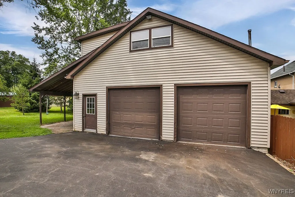 Huge 2 Story Garage
30x27 with 27x13 patio/carport