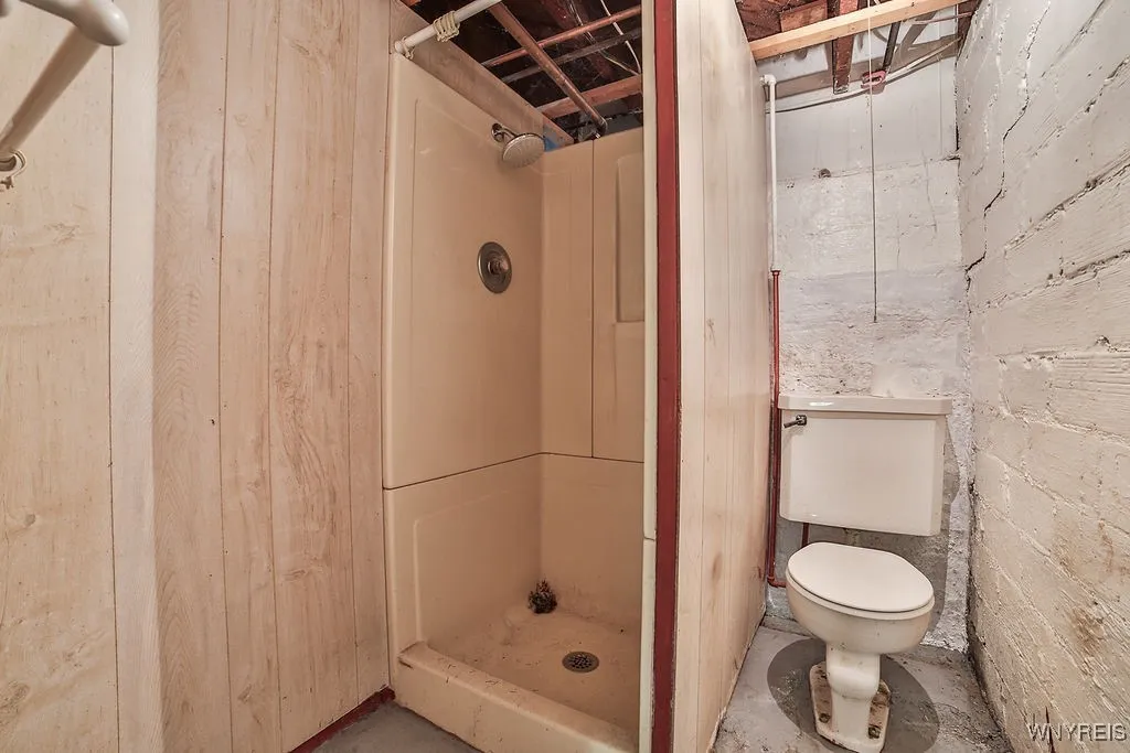 Full bath in basement needs updating