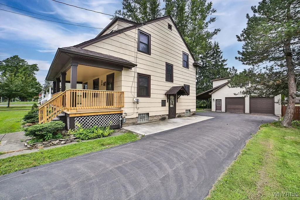 60 Court Street, Lancaster, New York 14086, Lancaster, New York 14086, 4 Bedrooms Bedrooms, 9 Rooms Rooms,2 BathroomsBathrooms,Residential,For Sale,60 Court Street, Lancaster, New York 14086,B1622609