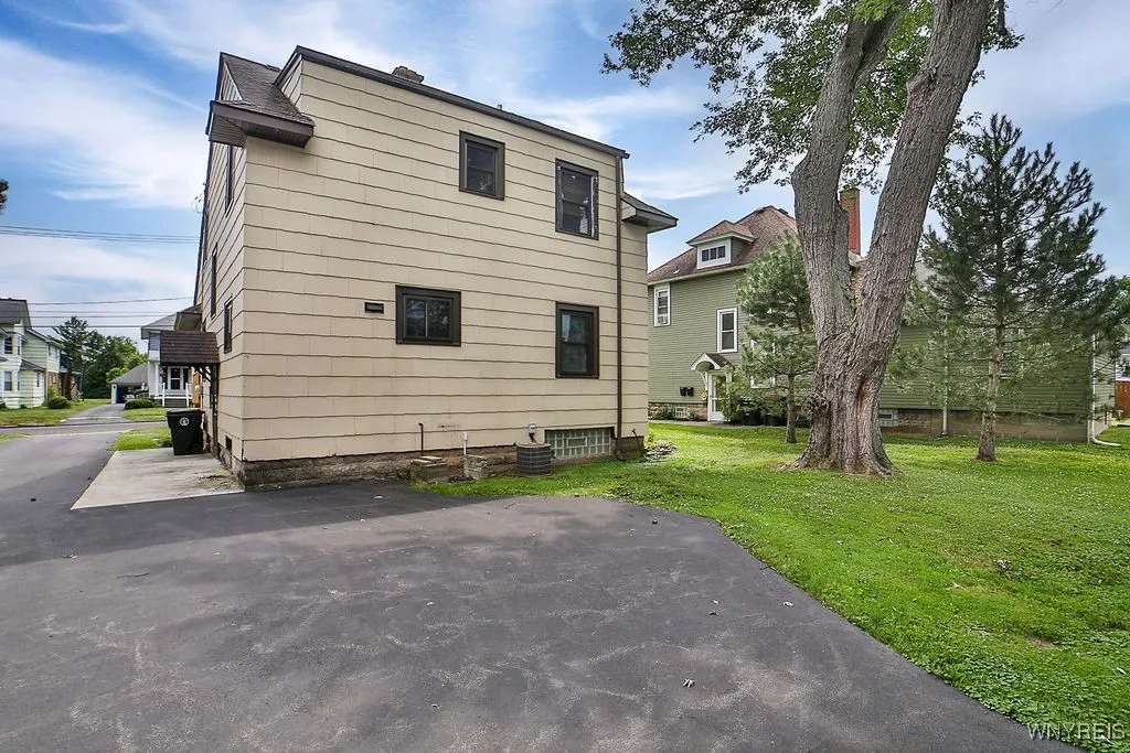 60 Court Street, Lancaster, New York 14086, Lancaster, New York 14086, 4 Bedrooms Bedrooms, 9 Rooms Rooms,2 BathroomsBathrooms,Residential,For Sale,60 Court Street, Lancaster, New York 14086,B1622609