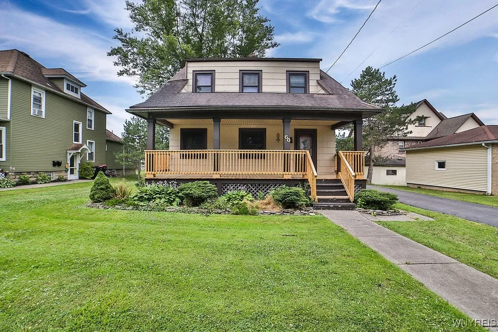 60 Court Street, Lancaster, New York 14086, Lancaster, New York 14086, 4 Bedrooms Bedrooms, 9 Rooms Rooms,2 BathroomsBathrooms,Residential,For Sale,60 Court Street, Lancaster, New York 14086,B1622609