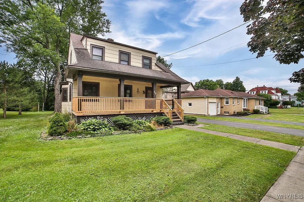 60 Court Street, Lancaster, New York 14086, Lancaster, New York 14086, 4 Bedrooms Bedrooms, 9 Rooms Rooms,2 BathroomsBathrooms,Residential,For Sale,60 Court Street, Lancaster, New York 14086,B1622609