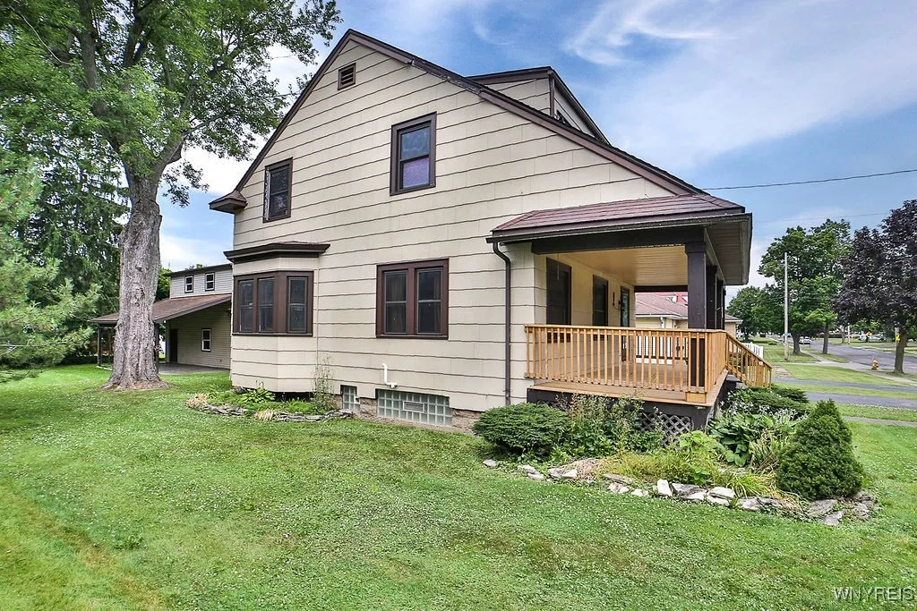 60 Court Street, Lancaster, New York 14086, Lancaster, New York 14086, 4 Bedrooms Bedrooms, 9 Rooms Rooms,2 BathroomsBathrooms,Residential,For Sale,60 Court Street, Lancaster, New York 14086,B1622609