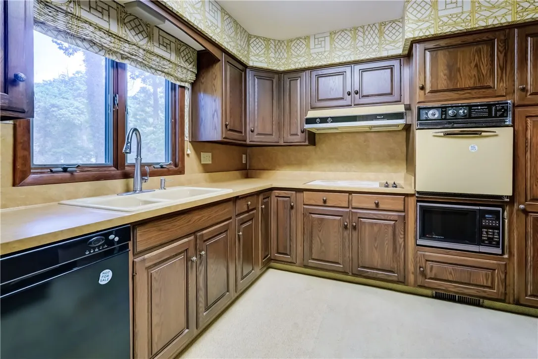 120 Oak Lane, Brighton, New York 14610, Brighton, New York 14610, 4 Bedrooms Bedrooms, 10 Rooms Rooms,2 BathroomsBathrooms,Residential,For Sale,120 Oak Lane, Brighton, New York 14610,R1617308