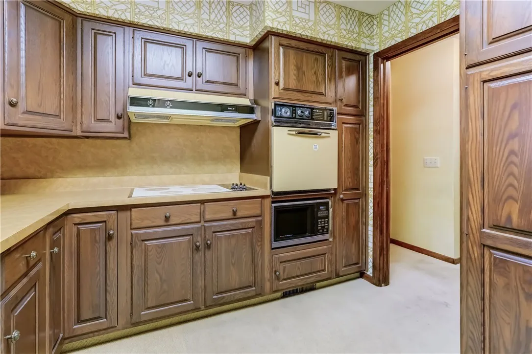 120 Oak Lane, Brighton, New York 14610, Brighton, New York 14610, 4 Bedrooms Bedrooms, 10 Rooms Rooms,2 BathroomsBathrooms,Residential,For Sale,120 Oak Lane, Brighton, New York 14610,R1617308