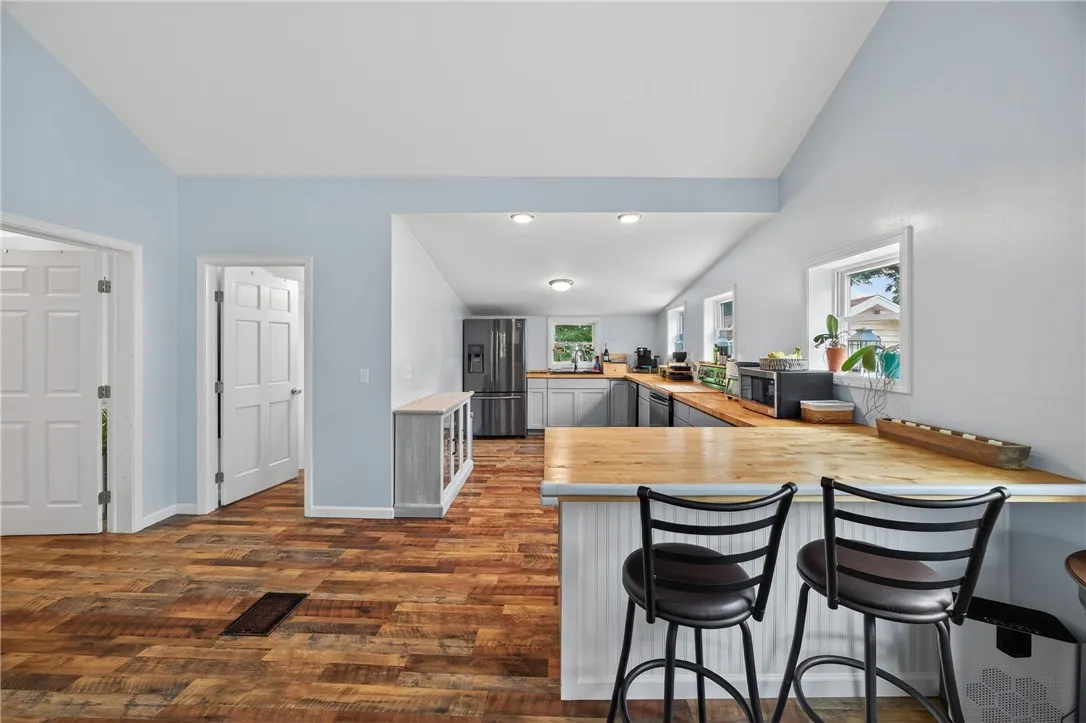 1005 State Route 14a, Benton, New York 14527, Benton, New York 14527, 3 Bedrooms Bedrooms, 8 Rooms Rooms,2 BathroomsBathrooms,Residential,For Sale,1005 State Route 14a, Benton, New York 14527,R1622827