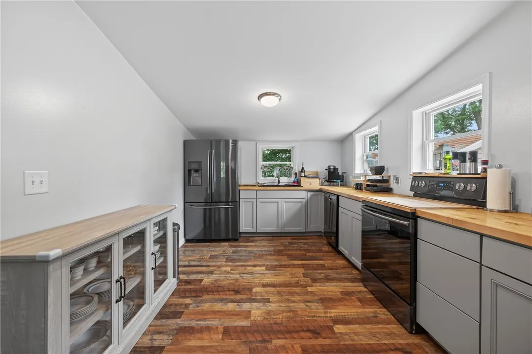 1005 State Route 14a, Benton, New York 14527, Benton, New York 14527, 3 Bedrooms Bedrooms, 8 Rooms Rooms,2 BathroomsBathrooms,Residential,For Sale,1005 State Route 14a, Benton, New York 14527,R1622827