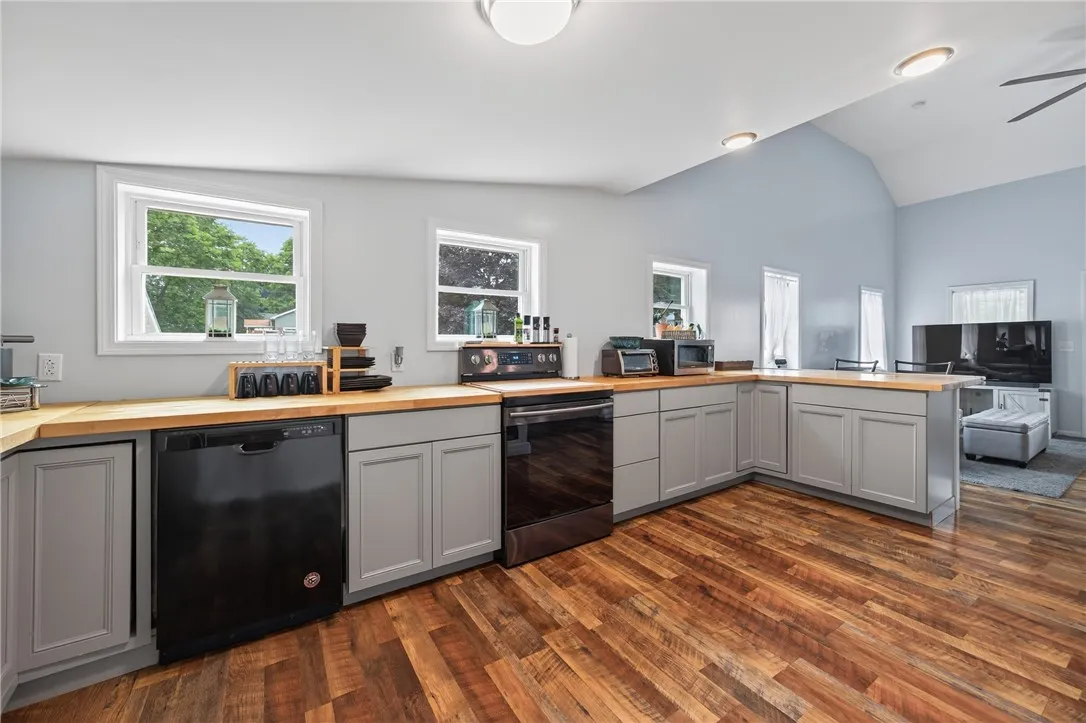 1005 State Route 14a, Benton, New York 14527, Benton, New York 14527, 3 Bedrooms Bedrooms, 8 Rooms Rooms,2 BathroomsBathrooms,Residential,For Sale,1005 State Route 14a, Benton, New York 14527,R1622827