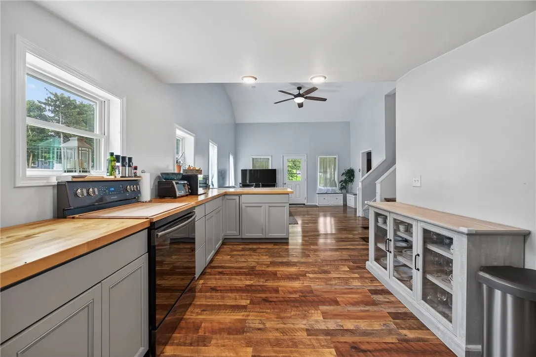 1005 State Route 14a, Benton, New York 14527, Benton, New York 14527, 3 Bedrooms Bedrooms, 8 Rooms Rooms,2 BathroomsBathrooms,Residential,For Sale,1005 State Route 14a, Benton, New York 14527,R1622827