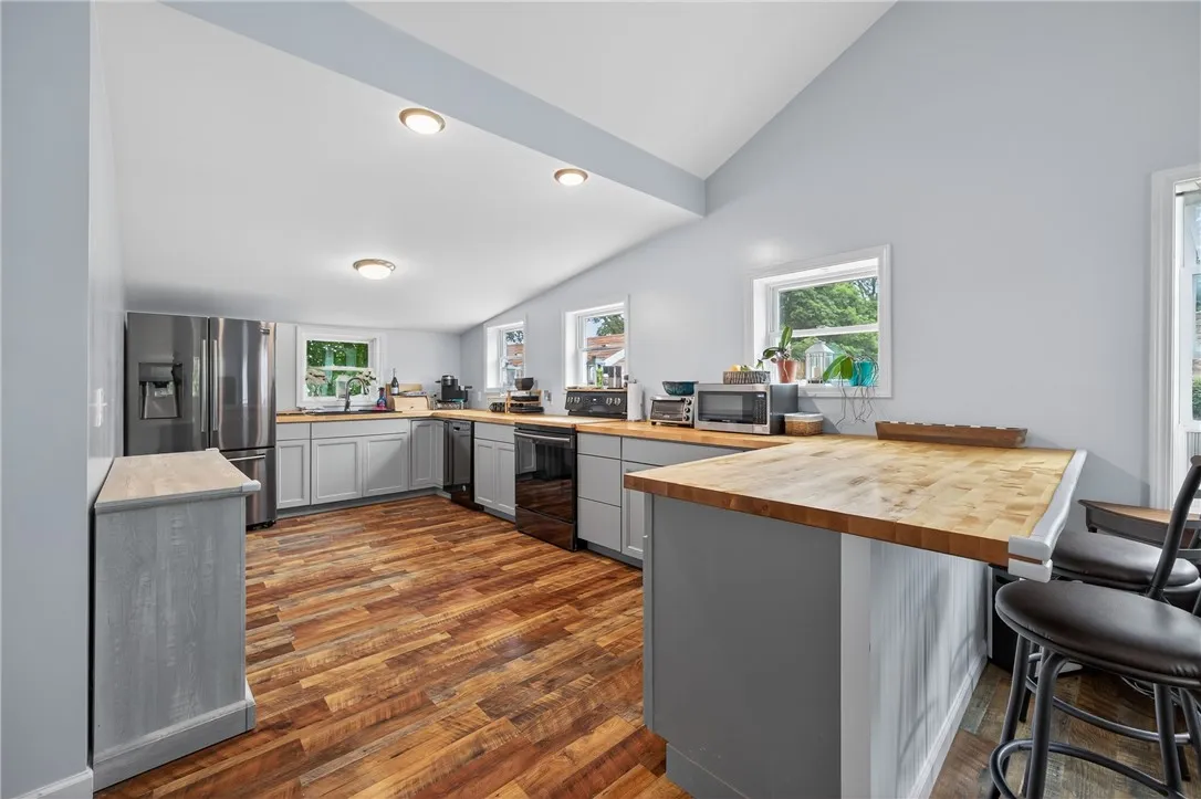 1005 State Route 14a, Benton, New York 14527, Benton, New York 14527, 3 Bedrooms Bedrooms, 8 Rooms Rooms,2 BathroomsBathrooms,Residential,For Sale,1005 State Route 14a, Benton, New York 14527,R1622827