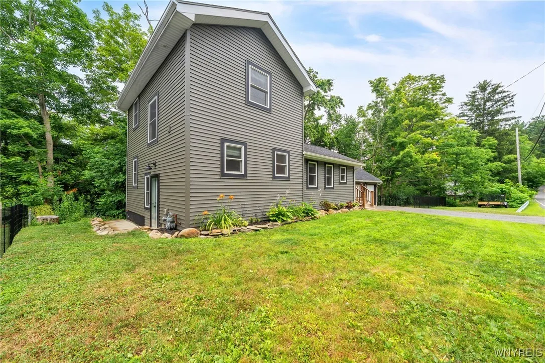 737 West Falls Road, Aurora, New York 14170, Aurora, New York 14170, 2 Bedrooms Bedrooms, 10 Rooms Rooms,2 BathroomsBathrooms,Residential,For Sale,737 West Falls Road, Aurora, New York 14170,B1621624