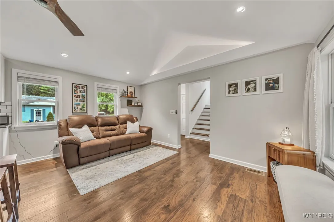 737 West Falls Road, Aurora, New York 14170, Aurora, New York 14170, 2 Bedrooms Bedrooms, 10 Rooms Rooms,2 BathroomsBathrooms,Residential,For Sale,737 West Falls Road, Aurora, New York 14170,B1621624