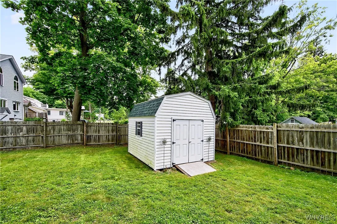 7017 Quaker, Orchard Park, New York 14127, Orchard Park, New York 14127, 2 Bedrooms Bedrooms, 7 Rooms Rooms,1 BathroomBathrooms,Residential,For Sale,7017 Quaker, Orchard Park, New York 14127,B1622558