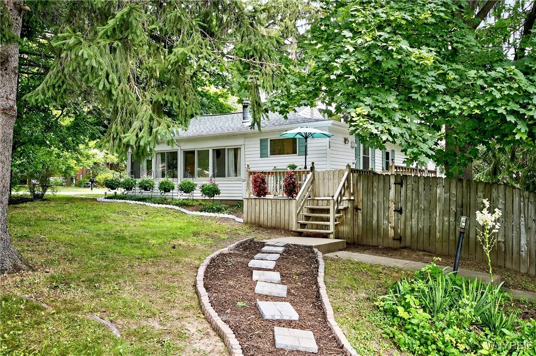 7017 Quaker, Orchard Park, New York 14127, Orchard Park, New York 14127, 2 Bedrooms Bedrooms, 7 Rooms Rooms,1 BathroomBathrooms,Residential,For Sale,7017 Quaker, Orchard Park, New York 14127,B1622558