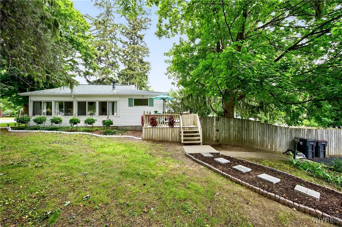 7017 Quaker, Orchard Park, New York 14127, Orchard Park, New York 14127, 2 Bedrooms Bedrooms, 7 Rooms Rooms,1 BathroomBathrooms,Residential,For Sale,7017 Quaker, Orchard Park, New York 14127,B1622558