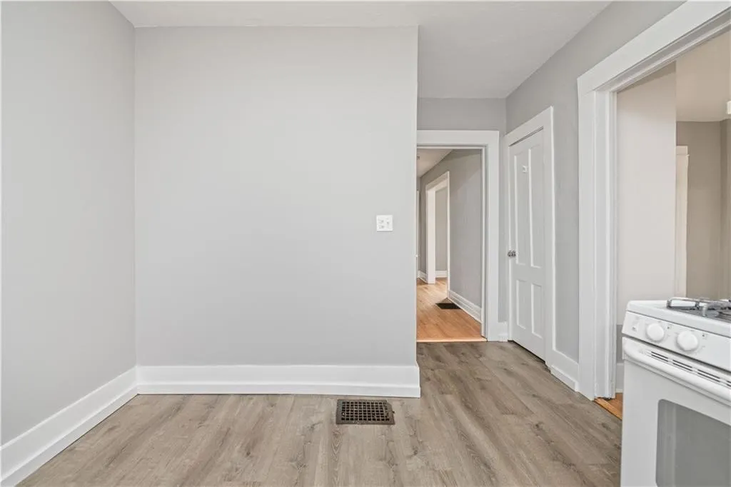 174 Barton Street, Rochester, New York 14611, Rochester, New York 14611, 4 Bedrooms Bedrooms, 10 Rooms Rooms,2 BathroomsBathrooms,Residential,For Sale,174 Barton Street, Rochester, New York 14611,R1622582
