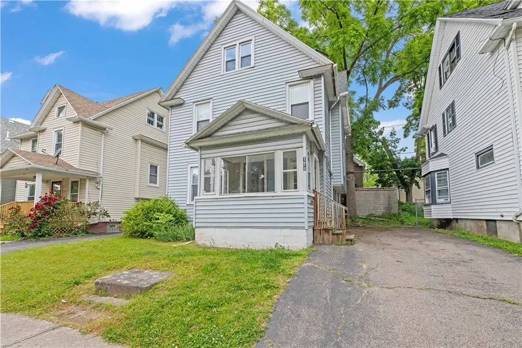 174 Barton Street, Rochester, New York 14611, Rochester, New York 14611, 4 Bedrooms Bedrooms, 10 Rooms Rooms,2 BathroomsBathrooms,Residential,For Sale,174 Barton Street, Rochester, New York 14611,R1622582
