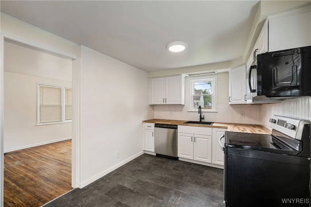 665 76th Street, Niagara Falls, New York 14304, Niagara Falls, New York 14304, 2 Bedrooms Bedrooms, 3 Rooms Rooms,1 BathroomBathrooms,Residential,For Sale,665 76th Street, Niagara Falls, New York 14304,B1622805