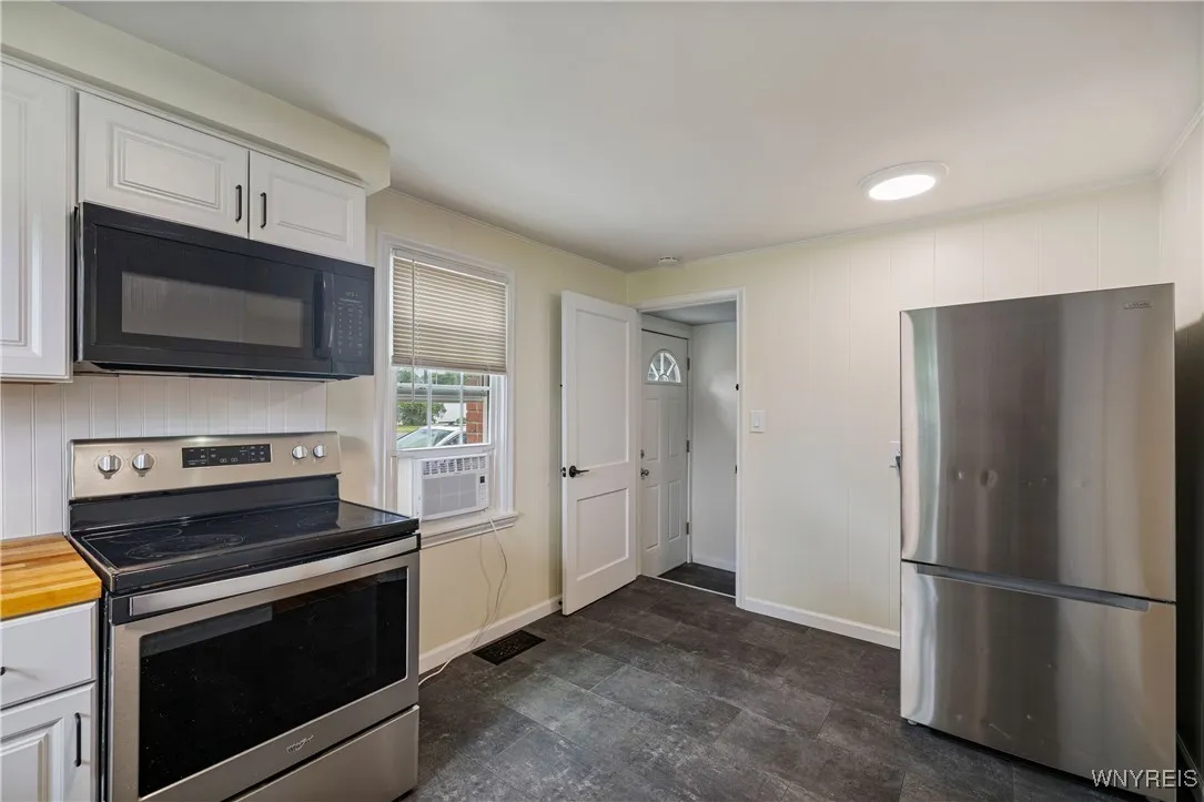 665 76th Street, Niagara Falls, New York 14304, Niagara Falls, New York 14304, 2 Bedrooms Bedrooms, 3 Rooms Rooms,1 BathroomBathrooms,Residential,For Sale,665 76th Street, Niagara Falls, New York 14304,B1622805
