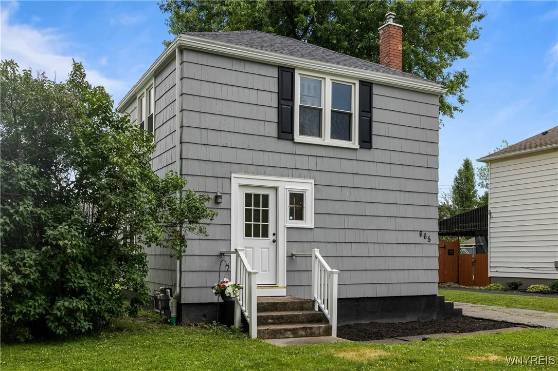 665 76th Street, Niagara Falls, New York 14304, Niagara Falls, New York 14304, 2 Bedrooms Bedrooms, 3 Rooms Rooms,1 BathroomBathrooms,Residential,For Sale,665 76th Street, Niagara Falls, New York 14304,B1622805