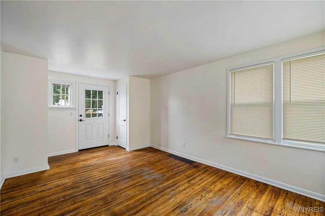 665 76th Street, Niagara Falls, New York 14304, Niagara Falls, New York 14304, 2 Bedrooms Bedrooms, 3 Rooms Rooms,1 BathroomBathrooms,Residential,For Sale,665 76th Street, Niagara Falls, New York 14304,B1622805