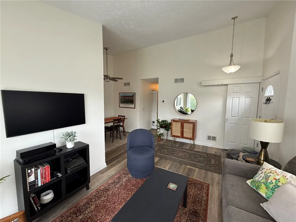 740 Eastbrooke Lane, Brighton, New York 14618, Brighton, New York 14618, 2 Bedrooms Bedrooms, 5 Rooms Rooms,1 BathroomBathrooms,Residential Lease,For Rent,740 Eastbrooke Lane, Brighton, New York 14618,R1622417