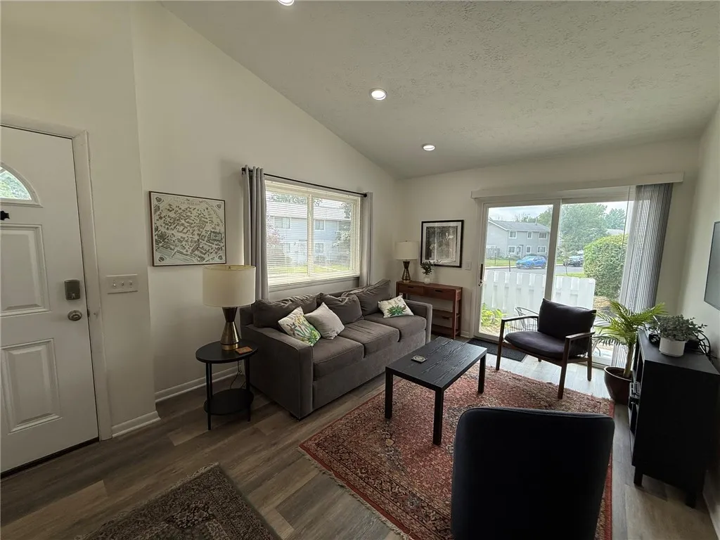 740 Eastbrooke Lane, Brighton, New York 14618, Brighton, New York 14618, 2 Bedrooms Bedrooms, 5 Rooms Rooms,1 BathroomBathrooms,Residential Lease,For Rent,740 Eastbrooke Lane, Brighton, New York 14618,R1622417