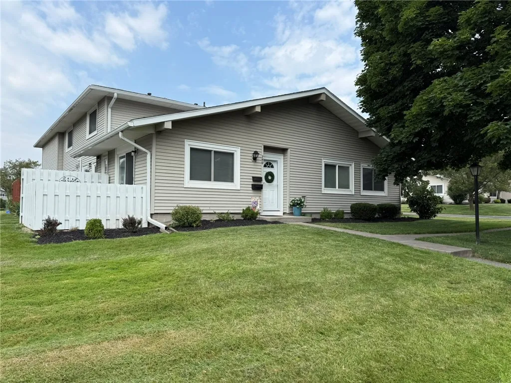 740 Eastbrooke Lane, Brighton, New York 14618, Brighton, New York 14618, 2 Bedrooms Bedrooms, 5 Rooms Rooms,1 BathroomBathrooms,Residential Lease,For Rent,740 Eastbrooke Lane, Brighton, New York 14618,R1622417