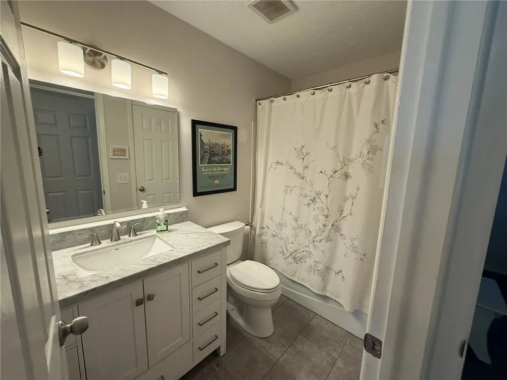 740 Eastbrooke Lane, Brighton, New York 14618, Brighton, New York 14618, 2 Bedrooms Bedrooms, 5 Rooms Rooms,1 BathroomBathrooms,Residential Lease,For Rent,740 Eastbrooke Lane, Brighton, New York 14618,R1622417