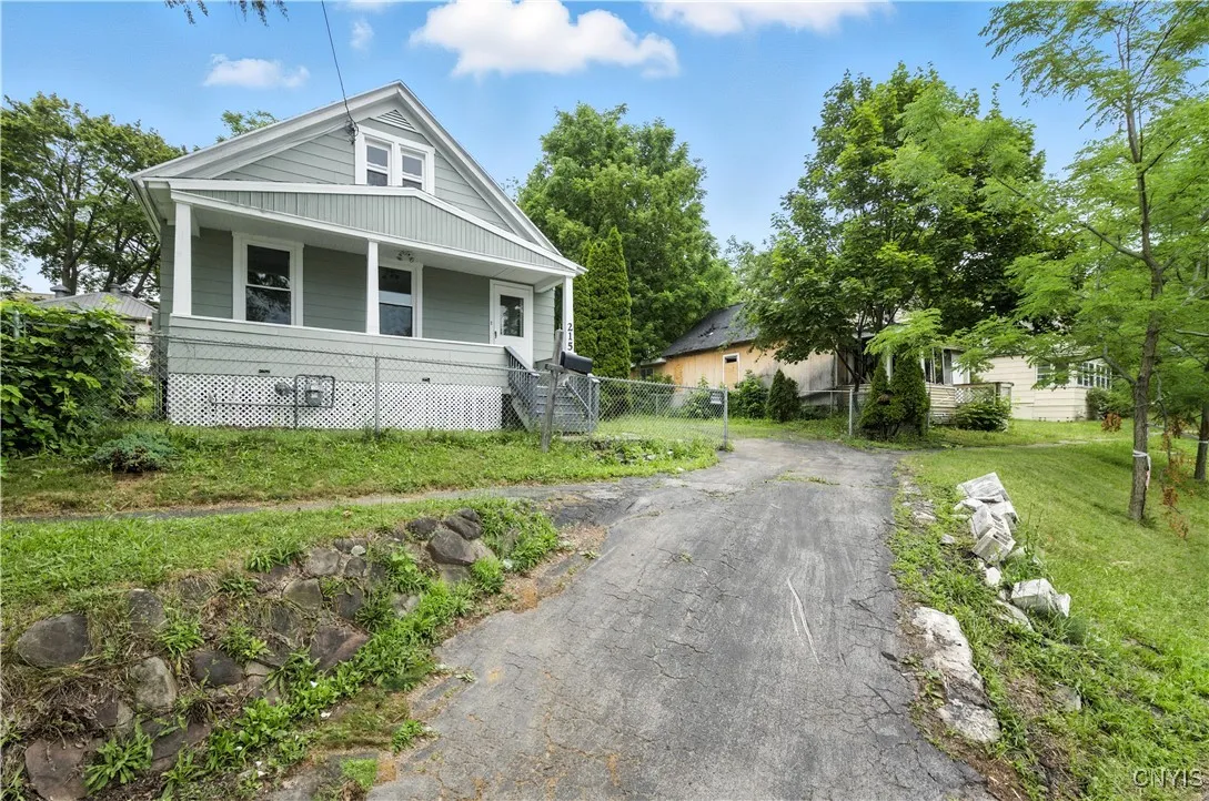 215 Vann Street, Syracuse, New York 13206, Syracuse, New York 13206, 3 Bedrooms Bedrooms, 7 Rooms Rooms,1 BathroomBathrooms,Residential,For Sale,215 Vann Street, Syracuse, New York 13206,S1622824