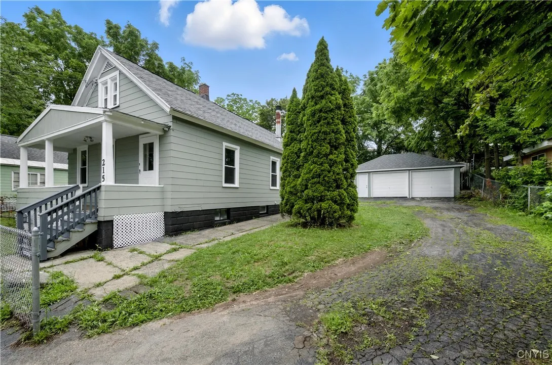 215 Vann Street, Syracuse, New York 13206, Syracuse, New York 13206, 3 Bedrooms Bedrooms, 7 Rooms Rooms,1 BathroomBathrooms,Residential,For Sale,215 Vann Street, Syracuse, New York 13206,S1622824