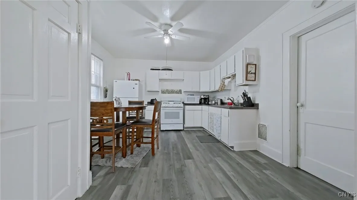 1716 - 1718 Oneida Street, Utica, New York 13501, Utica, New York 13501, 5 Bedrooms Bedrooms, ,3 BathroomsBathrooms,Residential,For Sale,1716 - 1718 Oneida Street, Utica, New York 13501,S1621730