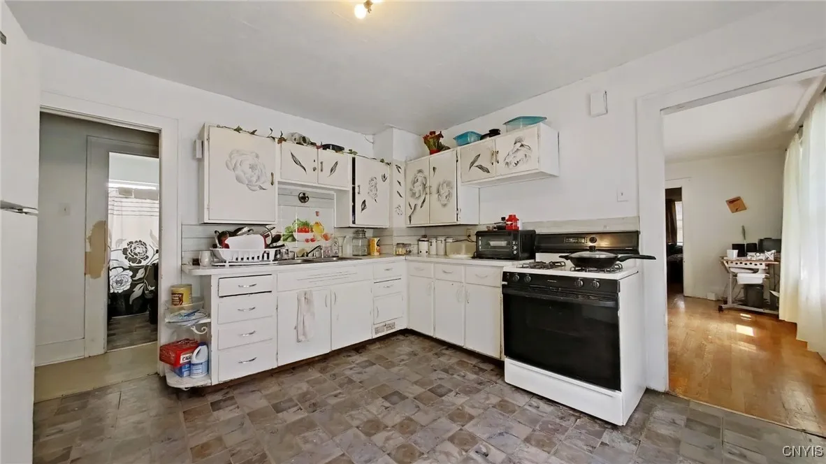 1716 - 1718 Oneida Street, Utica, New York 13501, Utica, New York 13501, 5 Bedrooms Bedrooms, ,3 BathroomsBathrooms,Residential,For Sale,1716 - 1718 Oneida Street, Utica, New York 13501,S1621730