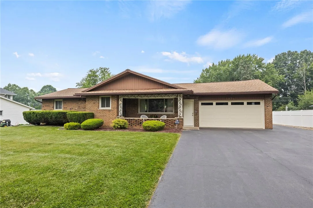 1076 Hrezent View Lane, Webster, New York 14580, Webster, New York 14580, 3 Bedrooms Bedrooms, 6 Rooms Rooms,2 BathroomsBathrooms,Residential,For Sale,1076 Hrezent View Lane, Webster, New York 14580,R1622535