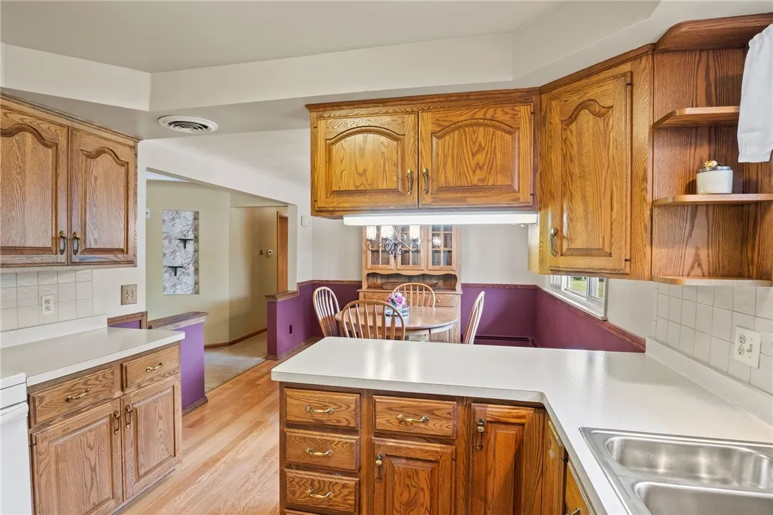 1076 Hrezent View Lane, Webster, New York 14580, Webster, New York 14580, 3 Bedrooms Bedrooms, 6 Rooms Rooms,2 BathroomsBathrooms,Residential,For Sale,1076 Hrezent View Lane, Webster, New York 14580,R1622535