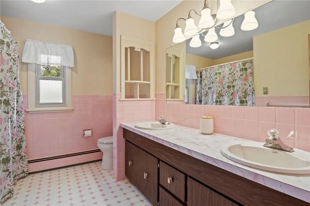 1076 Hrezent View Lane, Webster, New York 14580, Webster, New York 14580, 3 Bedrooms Bedrooms, 6 Rooms Rooms,2 BathroomsBathrooms,Residential,For Sale,1076 Hrezent View Lane, Webster, New York 14580,R1622535