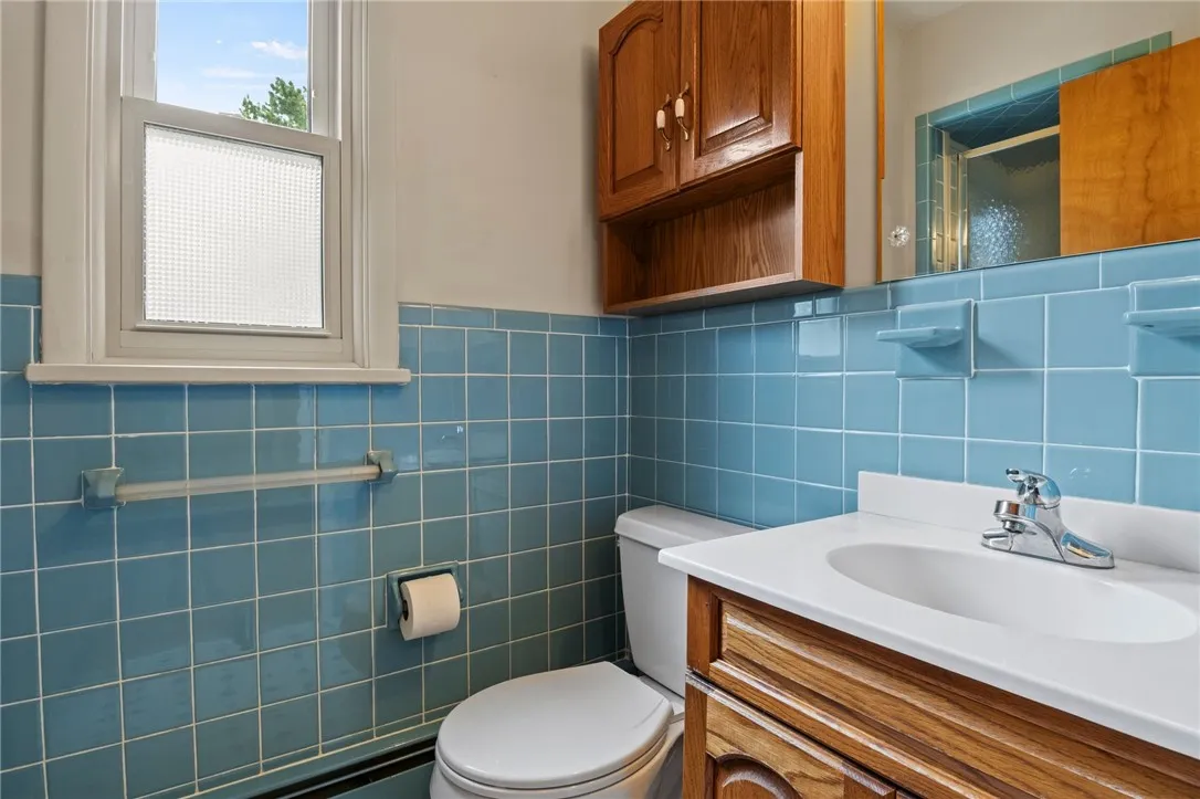 1076 Hrezent View Lane, Webster, New York 14580, Webster, New York 14580, 3 Bedrooms Bedrooms, 6 Rooms Rooms,2 BathroomsBathrooms,Residential,For Sale,1076 Hrezent View Lane, Webster, New York 14580,R1622535