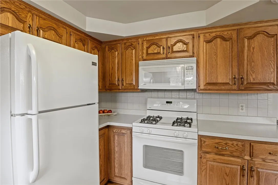 1076 Hrezent View Lane, Webster, New York 14580, Webster, New York 14580, 3 Bedrooms Bedrooms, 6 Rooms Rooms,2 BathroomsBathrooms,Residential,For Sale,1076 Hrezent View Lane, Webster, New York 14580,R1622535