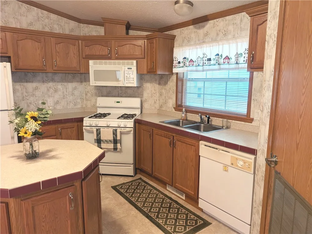 225 Emerald Isle, Smethport Boro, New York 16749, Smethport Boro, Pennsylvania 16749, 3 Bedrooms Bedrooms, 5 Rooms Rooms,2 BathroomsBathrooms,Residential,For Sale,225 Emerald Isle, Smethport Boro, New York 16749,0,R1622755