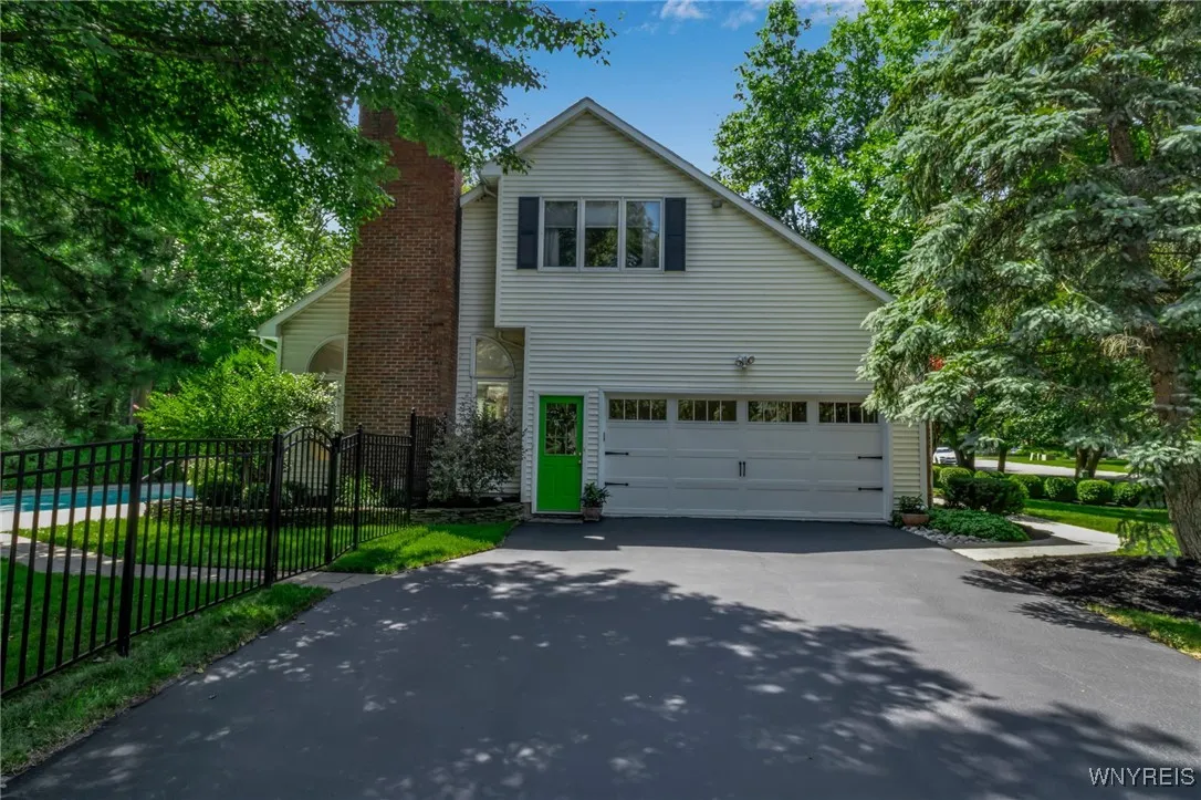 8409 Bridlewood Drive, Clarence, New York 14051, Clarence, New York 14051, 4 Bedrooms Bedrooms, 11 Rooms Rooms,2 BathroomsBathrooms,Residential,For Sale,8409 Bridlewood Drive, Clarence, New York 14051,B1621356