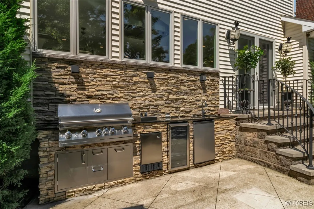 8409 Bridlewood Drive, Clarence, New York 14051, Clarence, New York 14051, 4 Bedrooms Bedrooms, 11 Rooms Rooms,2 BathroomsBathrooms,Residential,For Sale,8409 Bridlewood Drive, Clarence, New York 14051,B1621356