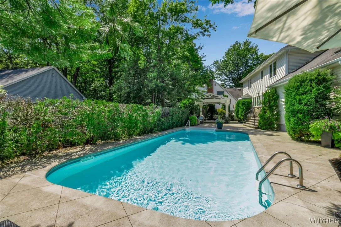 8409 Bridlewood Drive, Clarence, New York 14051, Clarence, New York 14051, 4 Bedrooms Bedrooms, 11 Rooms Rooms,2 BathroomsBathrooms,Residential,For Sale,8409 Bridlewood Drive, Clarence, New York 14051,B1621356