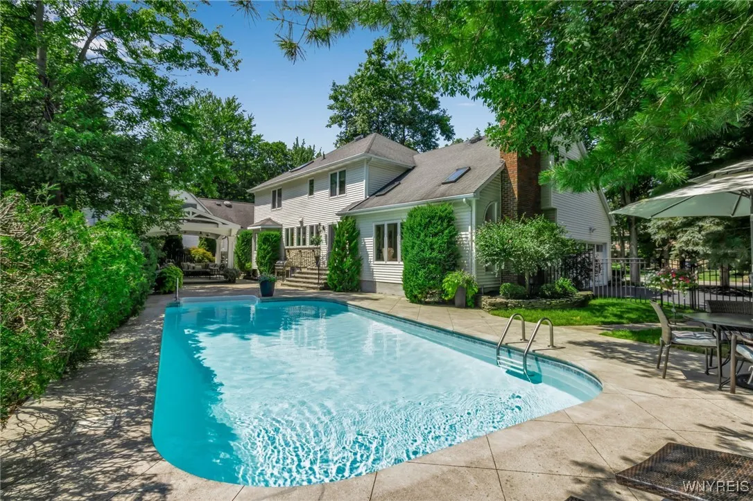 8409 Bridlewood Drive, Clarence, New York 14051, Clarence, New York 14051, 4 Bedrooms Bedrooms, 11 Rooms Rooms,2 BathroomsBathrooms,Residential,For Sale,8409 Bridlewood Drive, Clarence, New York 14051,B1621356