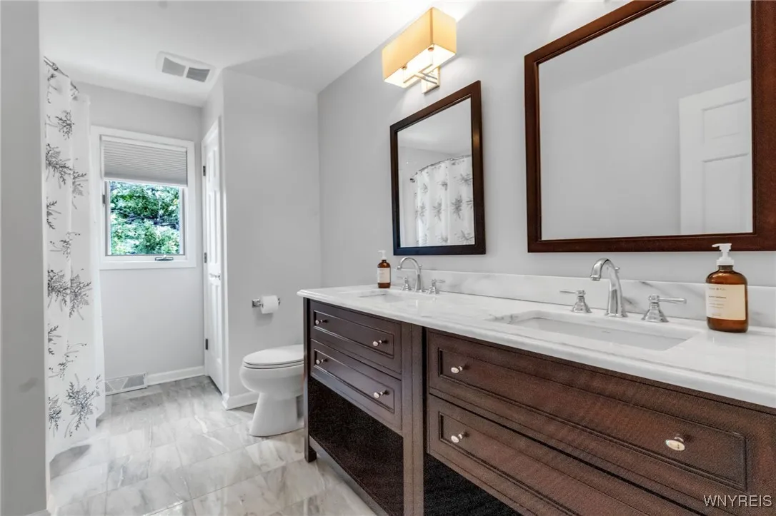 8409 Bridlewood Drive, Clarence, New York 14051, Clarence, New York 14051, 4 Bedrooms Bedrooms, 11 Rooms Rooms,2 BathroomsBathrooms,Residential,For Sale,8409 Bridlewood Drive, Clarence, New York 14051,B1621356