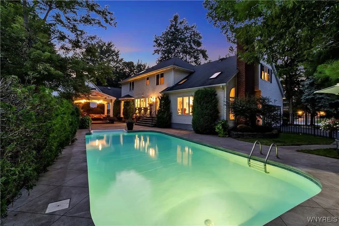 8409 Bridlewood Drive, Clarence, New York 14051, Clarence, New York 14051, 4 Bedrooms Bedrooms, 11 Rooms Rooms,2 BathroomsBathrooms,Residential,For Sale,8409 Bridlewood Drive, Clarence, New York 14051,B1621356