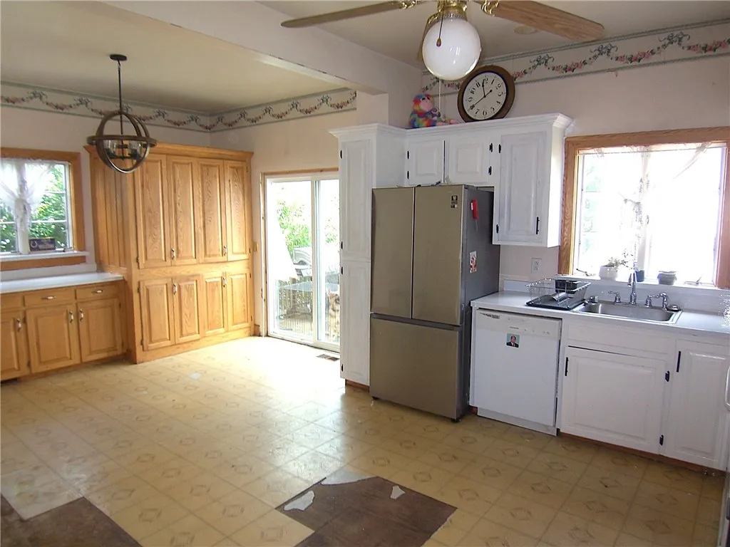 205 W Jackson St, Palmyra, New York 14522, Palmyra, New York 14522, 4 Bedrooms Bedrooms, 9 Rooms Rooms,1 BathroomBathrooms,Residential,Closed,205 W Jackson St, Palmyra, New York 14522,0,R1621606