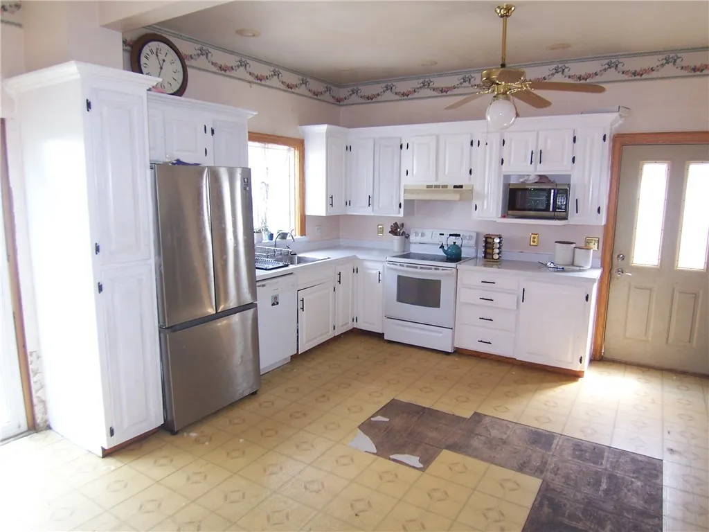 205 W Jackson St, Palmyra, New York 14522, Palmyra, New York 14522, 4 Bedrooms Bedrooms, 9 Rooms Rooms,1 BathroomBathrooms,Residential,Closed,205 W Jackson St, Palmyra, New York 14522,0,R1621606