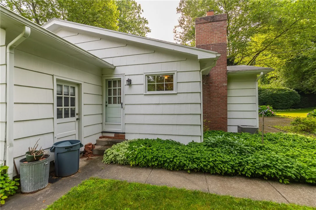 8 Cranswick Lane, Pittsford, New York 14618, Pittsford, New York 14618, 5 Bedrooms Bedrooms, 11 Rooms Rooms,2 BathroomsBathrooms,Residential,For Sale,8 Cranswick Lane, Pittsford, New York 14618,R1622846