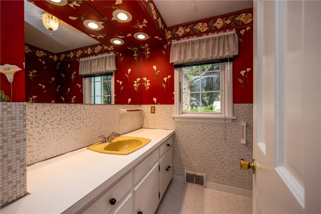 8 Cranswick Lane, Pittsford, New York 14618, Pittsford, New York 14618, 5 Bedrooms Bedrooms, 11 Rooms Rooms,2 BathroomsBathrooms,Residential,For Sale,8 Cranswick Lane, Pittsford, New York 14618,R1622846
